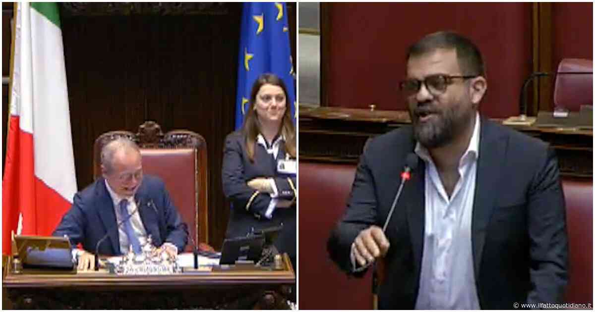 “Non è che abbia chissà che altezza, se alza la mano giusto io lo posso vedere”. “Abituato a ben altro bodyshaming”: botta e risposta alla Camera tra Mulè e Grimaldi