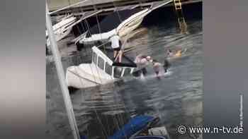 Party fällt ins Wasser: Junggesellen kippen Motorboot mit Blödsinns-Aktion