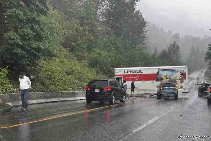 UPDATE: Highway 1 westbound between Chilliwack, Hope down to 1 lane after crash