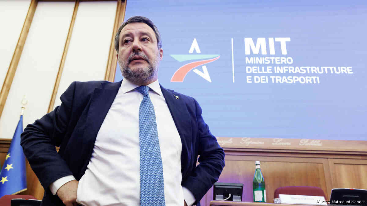Legge elettorale nel caos, approdo in Aula rinviato al 14 luglio. Salvini: “Colpa dei cantieri ferroviari? Non mi risulta”. Il Pd: “Gli unici disagi sono in maggioranza”