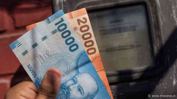 Empieza a regir nueva alza de la luz: cuentas promedio en Santiago subirán cerca de $3 mil y en Puerto Montt y Valdivia sobre los $10 mil