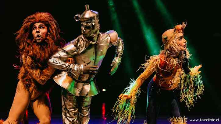 Julio en Teatro Mori: Historias sobre memoria, amistad, tecnología y la búsqueda de sentido 