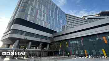 Patient tests negative after Ebola alert at Glasgow hospital