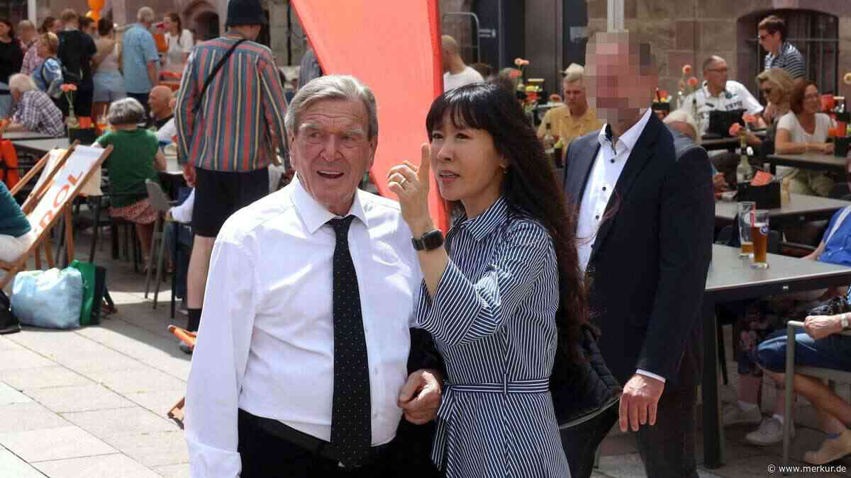 Altkanzler Gerhard Schröder sucht Platz in Restaurant – und scheitert zweimal