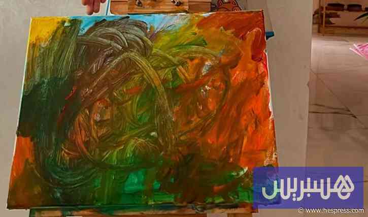 طفل يهدي لوحة تشكيلية إلى "الأسود"