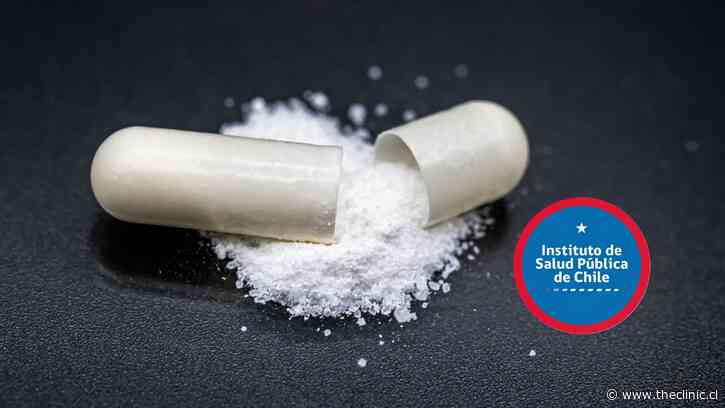 ISP emite alerta por desafío viral que consiste en mezclar antigripales con alcohol: advierten riesgo de daño hepático grave
