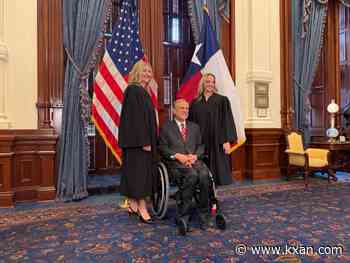 Abbott swears in justices Parker, Pratt to appeals court