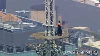 Two arrested after climbing to the top of Empire State Building