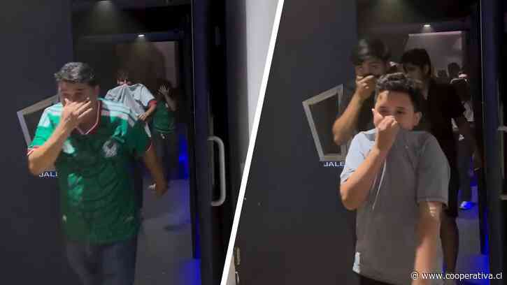 Hinchas obligaron a evacuar sala de cine en México: Activaron el extintor tras un gol