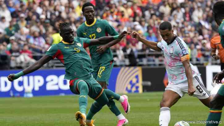 Lamine Camara terminó desconsolado tras el penal que causó la derrota de Senegal ante Bélgica