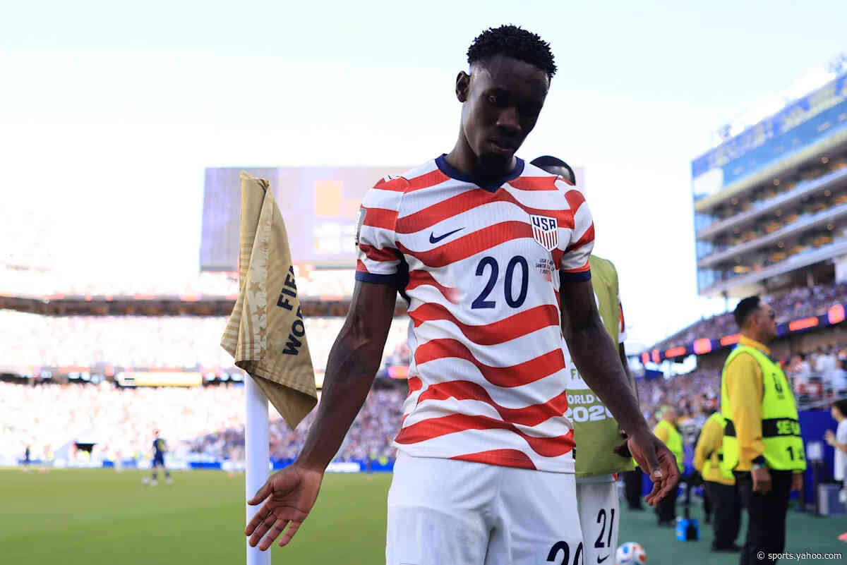 2026 World Cup: Team USA striker Folarin Balogun shown red card in second half after first-half goal