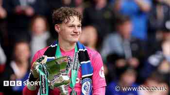 Stockport sign Man City keeper Whatmuff on loan