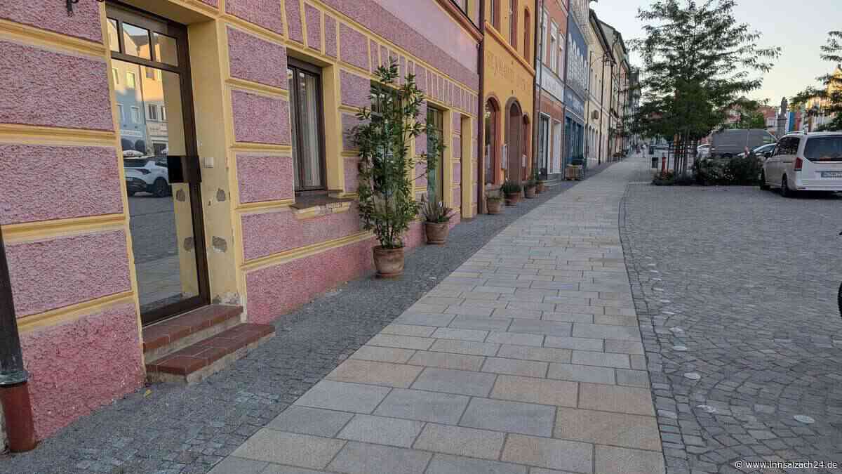Kleiner Pflasterstreifen, großes Thema: Streit flammt in Neumarkt neu auf