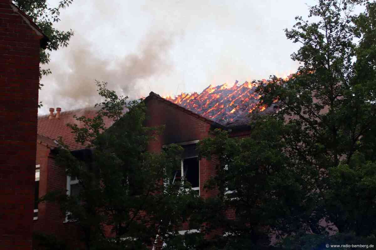 Zwei Tote bei Dachstuhlbrand in Krankenhaus: Viele Verletzte
