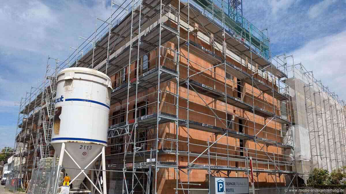 „Preise viel zu hoch": Landrat vertagt Türen-Beschluss und kritisiert Architekt