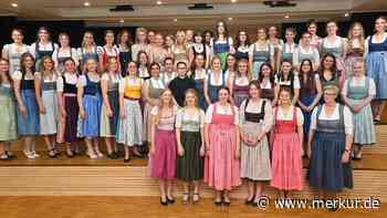 „Bewahrt euren Humor“: Abiturfeier am Irmengard-Gymnasium sorgt für heitere Momente