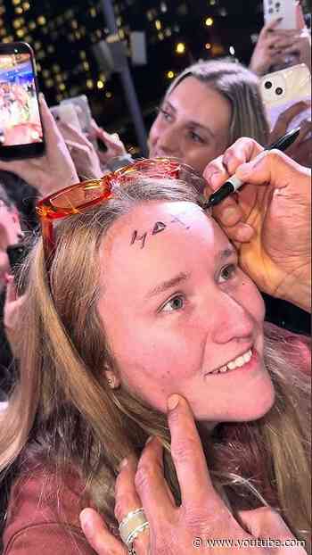 Signing....a forehead 😊