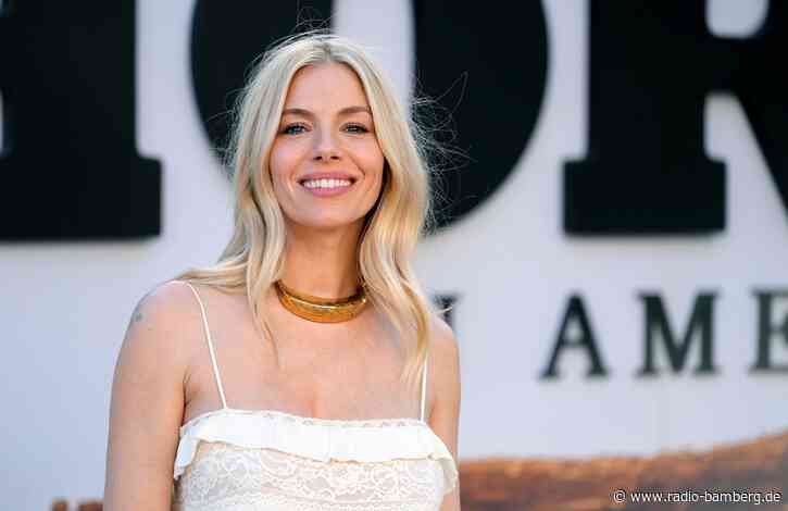 Sienna Miller teilt erstes Foto von drittem Kind