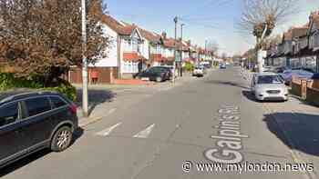 Croydon fire left road closed with London bus diverted