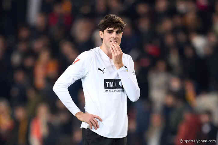 Barcelona offer six-year deal to highly-rated Valencia midfielder – report