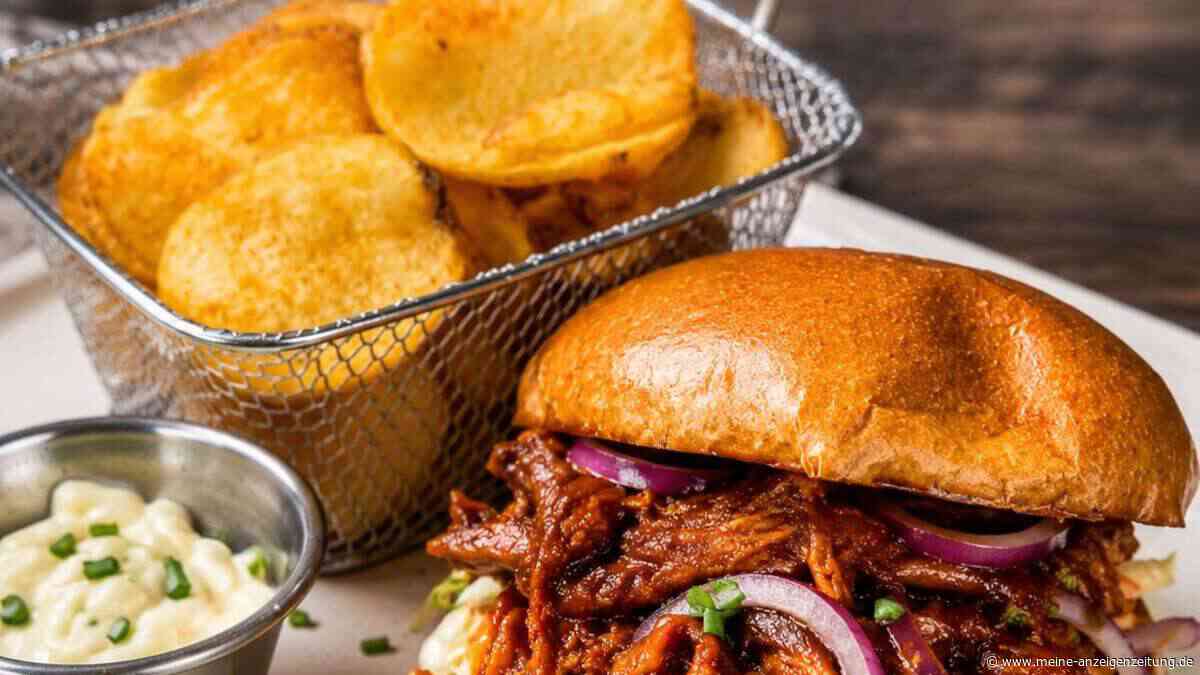 Saftiger BBQ-Traum: Dieser Pulled-Chicken-Burger gelingt auch zu Hause