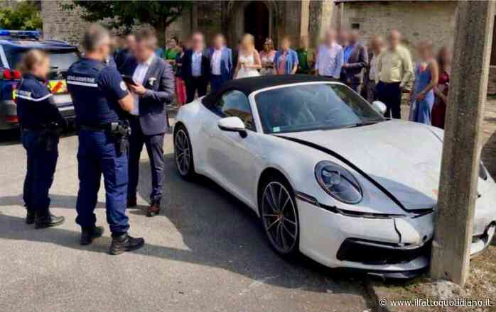 “Era molto emozionato”: noleggia una Porsche per il matrimonio, ma si schianta contro il palo davanti alla chiesa. L’ingresso dello sposo diventa virale