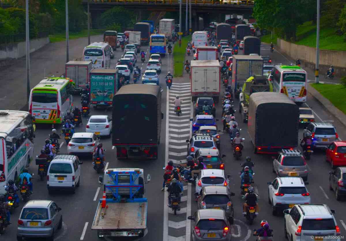 Waarom motorrijders in Spanje opeens over de vluchtstrook mogen