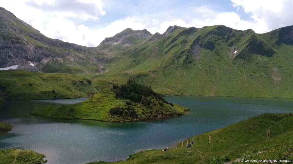 Einziger Alpensee mit Insel in Deutschland – dieses Juwel ist spektakulär