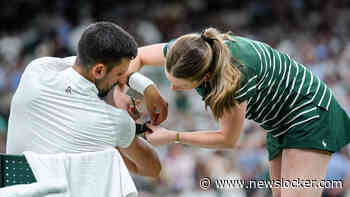 Novak Djokovic zegt sorry tegen behulpzame medewerkster op Wimbledon na uithalen ’niet leuk’ grapje