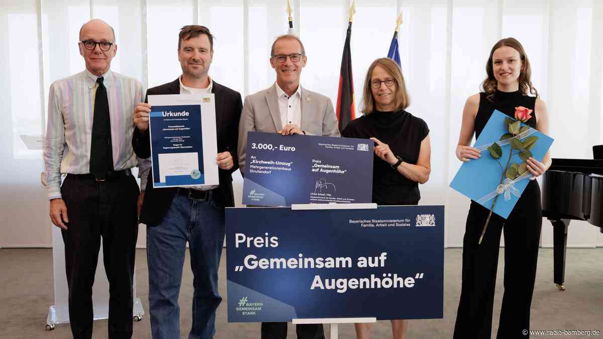 Sozialministerin verleiht den Preis „Gemeinsam auf Augenhöhe“ an Mehrgenerationenhaus Strullendorf