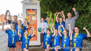 Lioness Jess proves a Hometown Hero to East Yorkshire’s young footballers as she is honoured with her own classic cream phone box