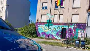 Polizei löscht Brand: Mutmaßliche Rechtsextreme greifen Cottbuser Wohnprojekt an