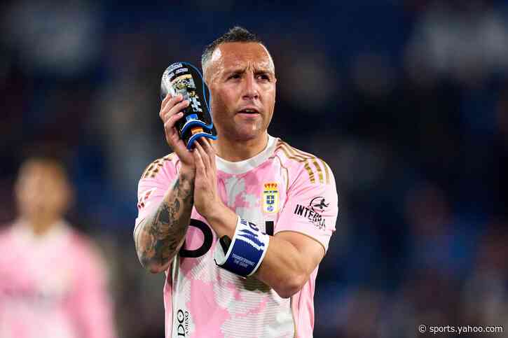 Former Arsenal and Spain star who almost lost his foot announces retirement at 41