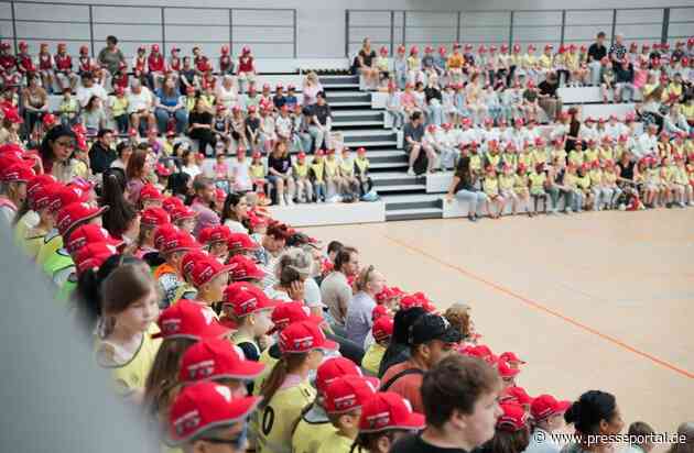 POL-HRO: Gemeinsam für starke Kinder: Präventionsprojekt "Kindergarten-Cop" weiterentwickelt - Landespolizeiorchester erstmals dabei