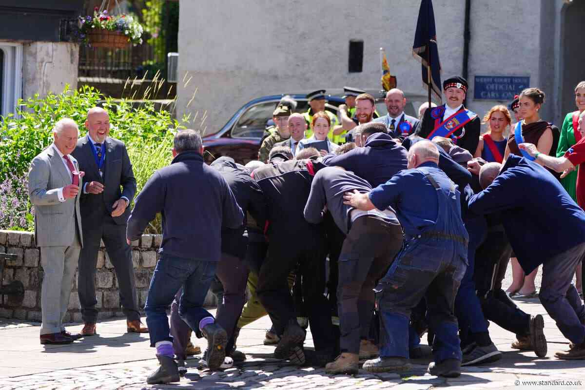 King starts hand ba’ game in Jedburgh and steps back to watch scrum