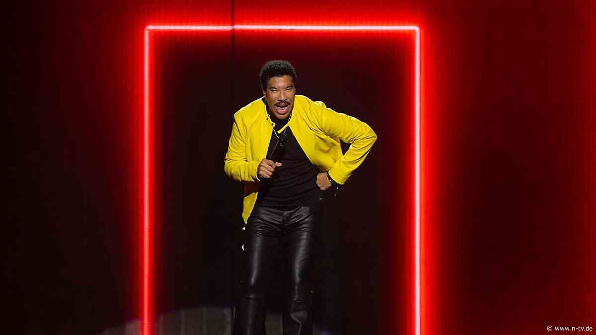 Nach Schwindelanfall : Lionel Richie steht nach Klinikaufenthalt wieder auf der Bühne
