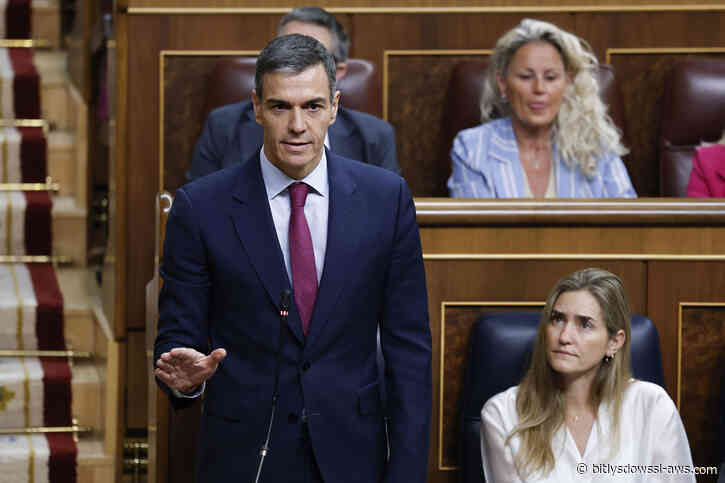¿Cuántas solicitudes de regularización de migrantes han sido aceptadas en España?