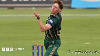 Gloucestershire sign Notts bowler Hayes for T20