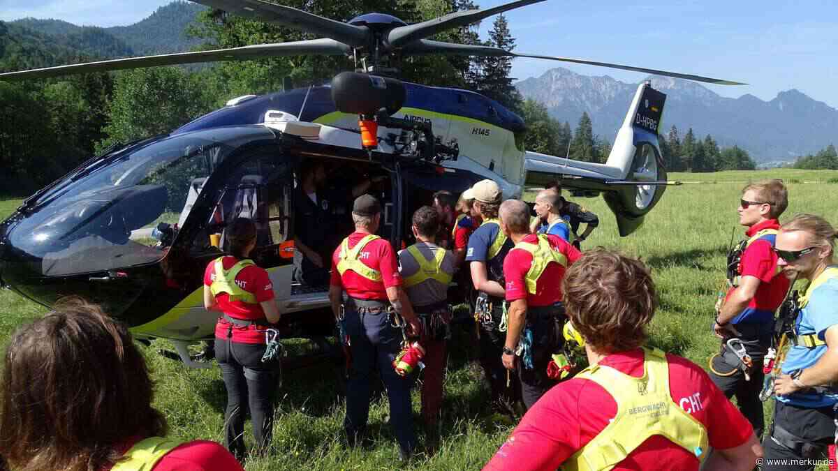 Bergwacht und Polizei üben Luftrettung am Fels