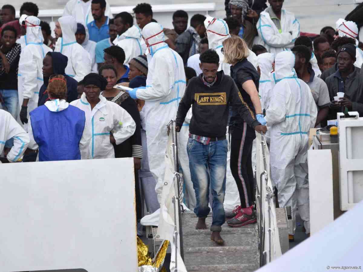 Gran Bretagna, il rapporto choc sui migranti: 4 miliardi all'anno per i richiedenti asilo e oltre il 70% resta disoccupato