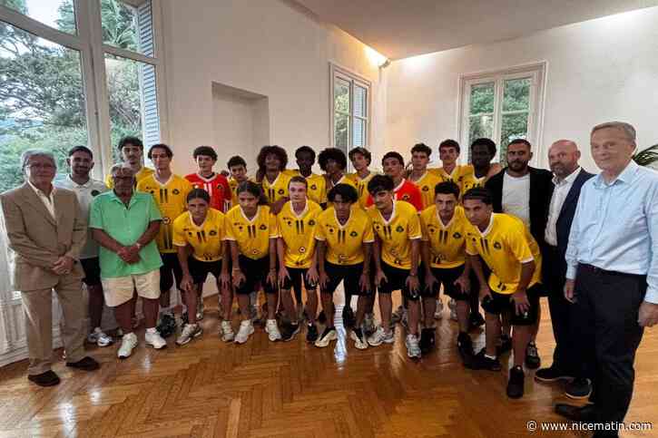 « On ne veut pas faire de la figuration » : honorés par la Ville après une saison exceptionnelle, les U18 de l’US Cap-d’Ail évolueront face à des clubs professionels dans le championnat U19