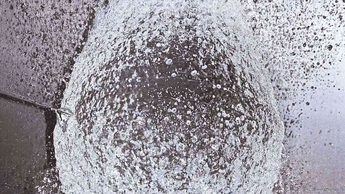 Gefährlicher Streich: Wasserbombe auf Windschutzscheibe