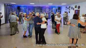 Volles Haus: Senioren tanzen beim zehnten Seniorenball in Moosburg
