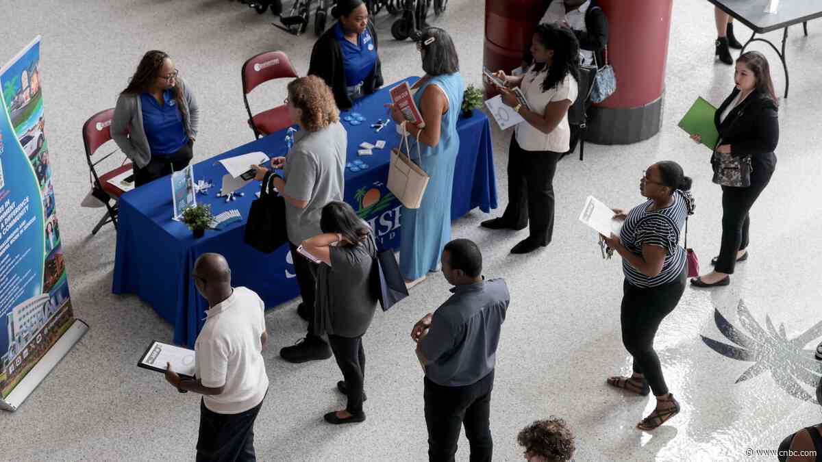 Job seekers giving up: Labor force participation rate falls to lowest in 50 years, outside of Covid era