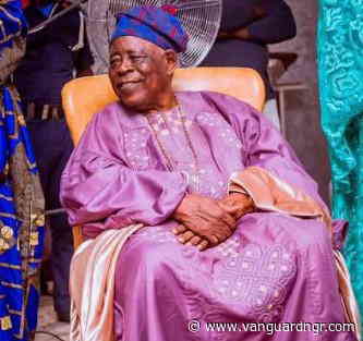 Osun monarch endorses Adeleke for second term, dumps ADC’s Salaam