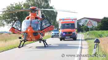 Motorradfahrerin (47) prallt gegen Verkehrszeichen und wird schwer verletzt