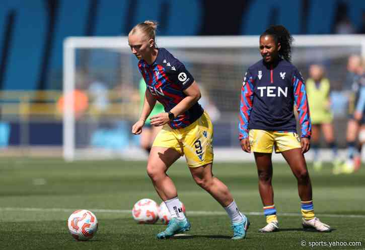Sunderland sign striker Hughes on two-year deal