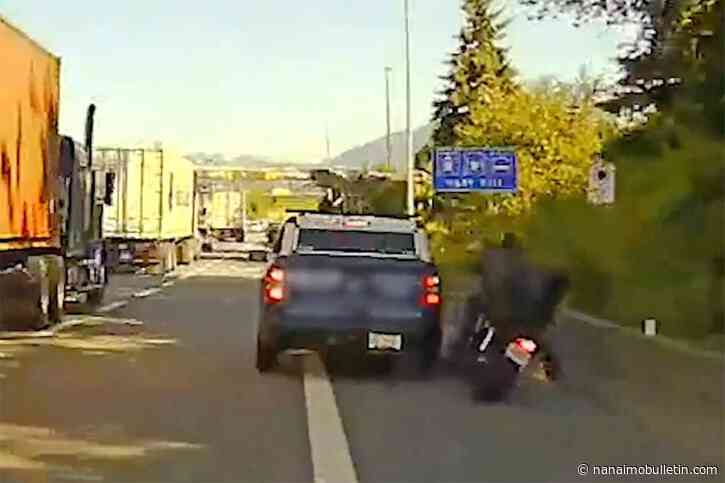 VIDEO: Chilliwack motorcyclist crashes in Vancouver after passing RCMP on shoulder