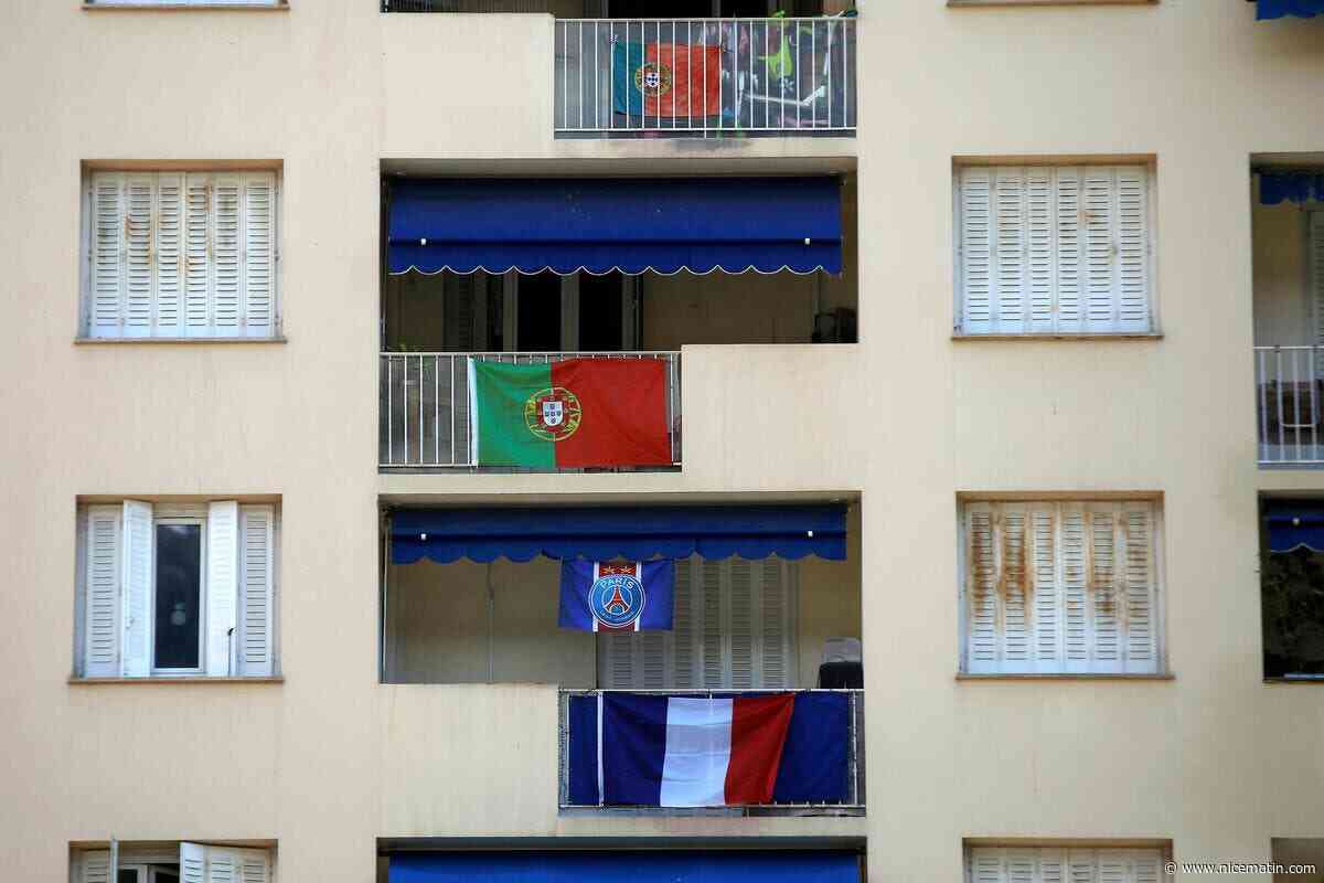Dans ce quartier de Menton, la « battle » des drapeaux fait rage entre Français et Portugais à l’occasion de la Coupe du monde de football