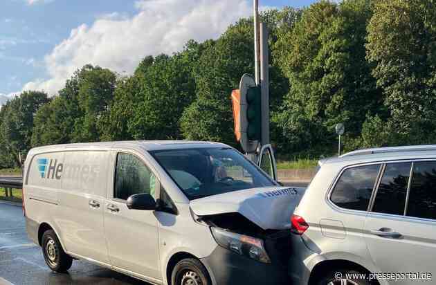 FW-MH: Verkehrsunfall auf der BAB 40 - eine leicht verletzte Person